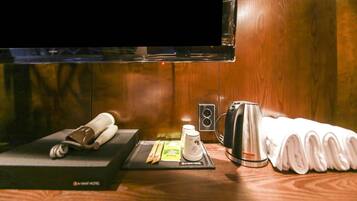 Deluxe Room | Coffee and/or coffee maker