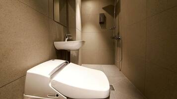 Twin Room | Bathroom | Shower, free toiletries