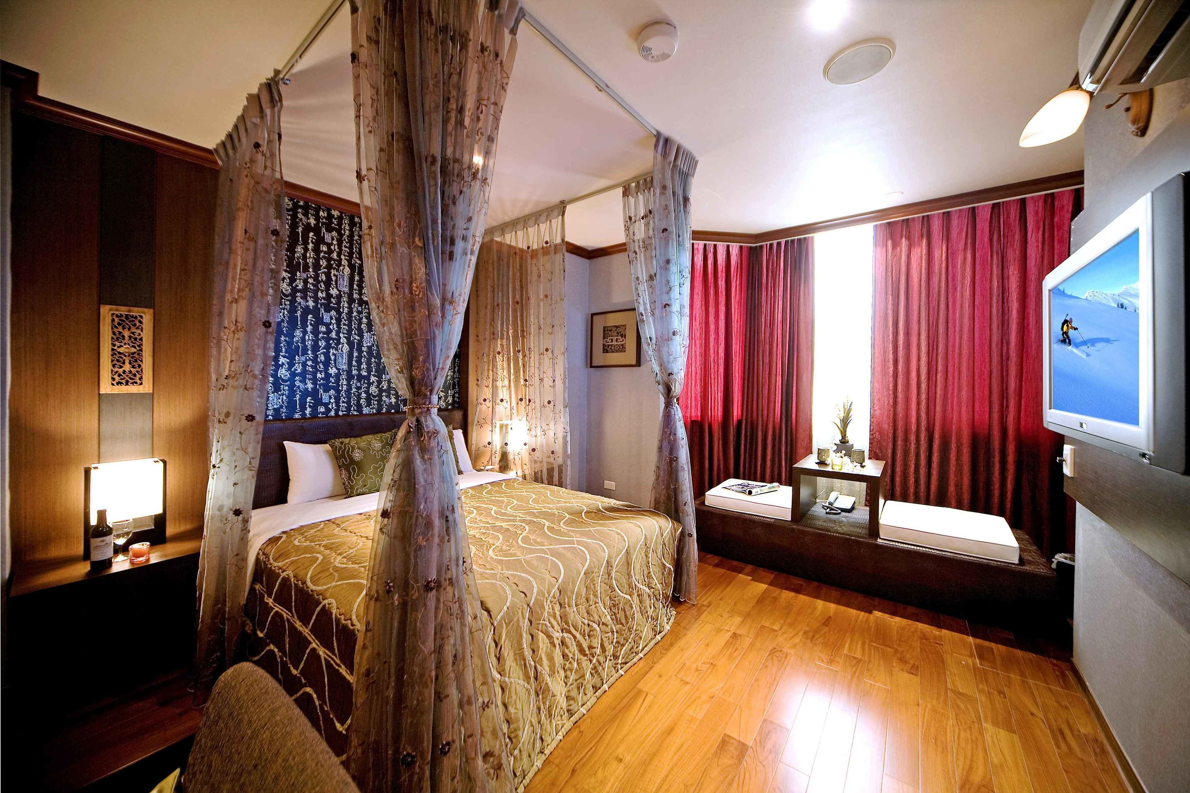design double room | premium bedding, individually decorated, individually furnished, desk