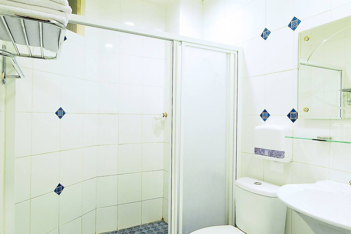 shower, free toiletries, hair dryer, slippers