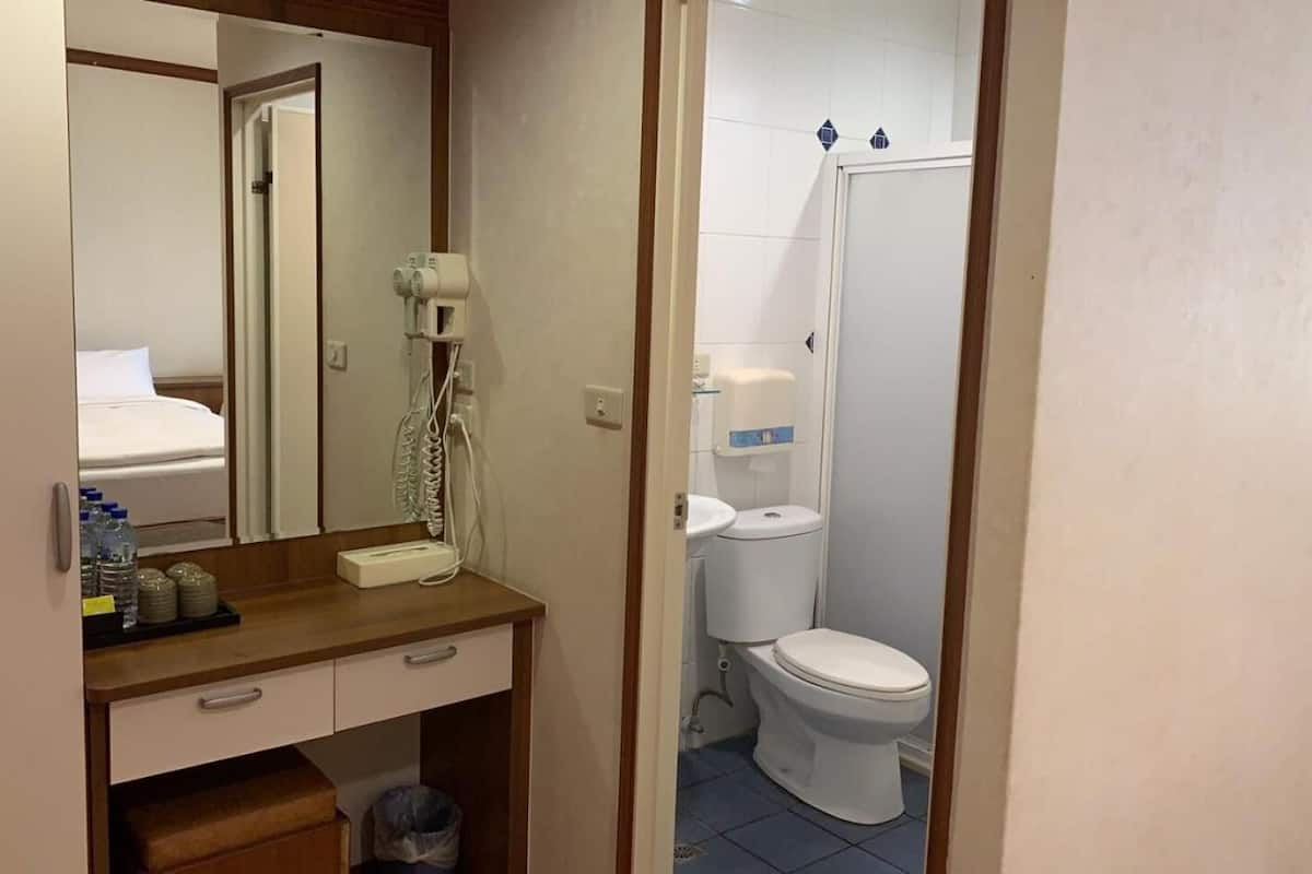 shower, free toiletries, hair dryer, slippers