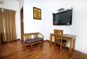 Superior Double Room | 1 bedroom, desk, free WiFi, bed sheets