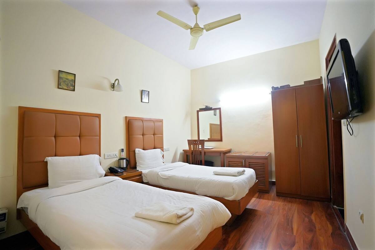 Standard Double or Twin Room | Desk, WiFi (free), bed sheets