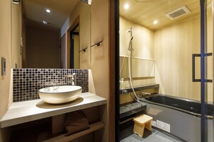 Superior Twin Room, Non Smoking | Bilik Mandi | Kelengkapan dandanan diri berjenama, pengering rambut, selipar, bidet 