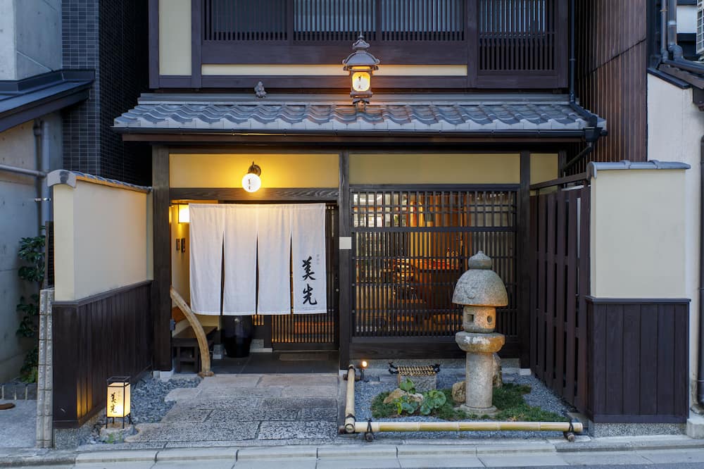 Gion Misen Furumonzen