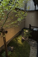 Habitación Deluxe, bañera (Queen size Bed, Garden) | Jardines del alojamiento