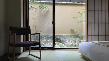 Comfort Garden Room, Non Smoking | Hypo-allergenic bedding, Tempur-Pedic beds, free minibar, in-room safe