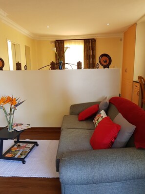 Standard Cottage, 1 Double Bed | Living room - Nissi Cottage (Harare)