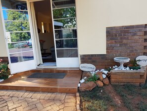 Property entrance - Nissi Cottage (Harare)