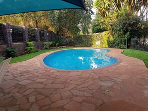 Outdoor pool - Nissi Cottage (Harare)