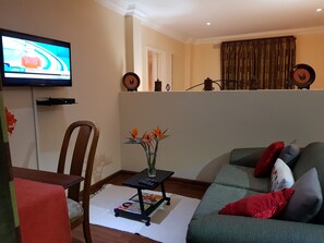 Interior entrance - Nissi Cottage (Harare)