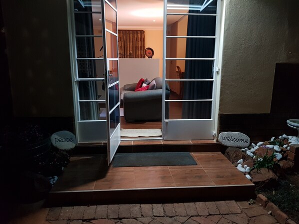 Property entrance - Nissi Cottage (Harare)