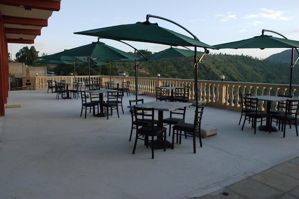 Se sirven almuerzos y cenas, cocina africana