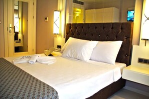 Dobbeltrom – standard | Minibar, safe på rommet, skrivebord og strykejern/-brett