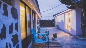 Fachada de la propiedad por la tarde o noche