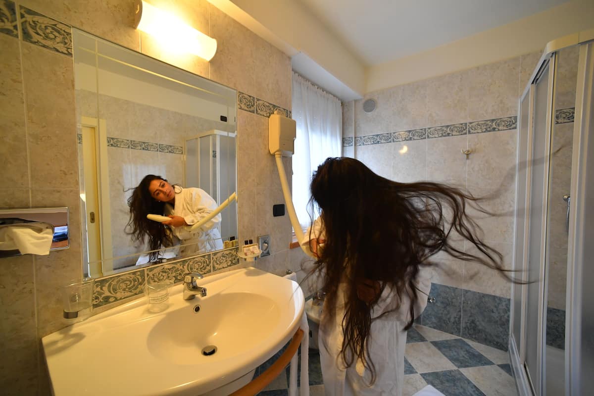 double room | bathroom | shower, free toiletries, hair dryer, slippers