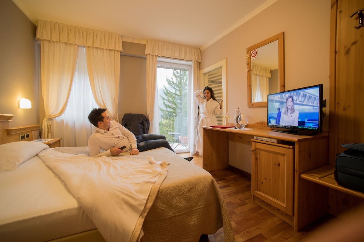 double room | premium bedding, minibar, in-room safe, desk
