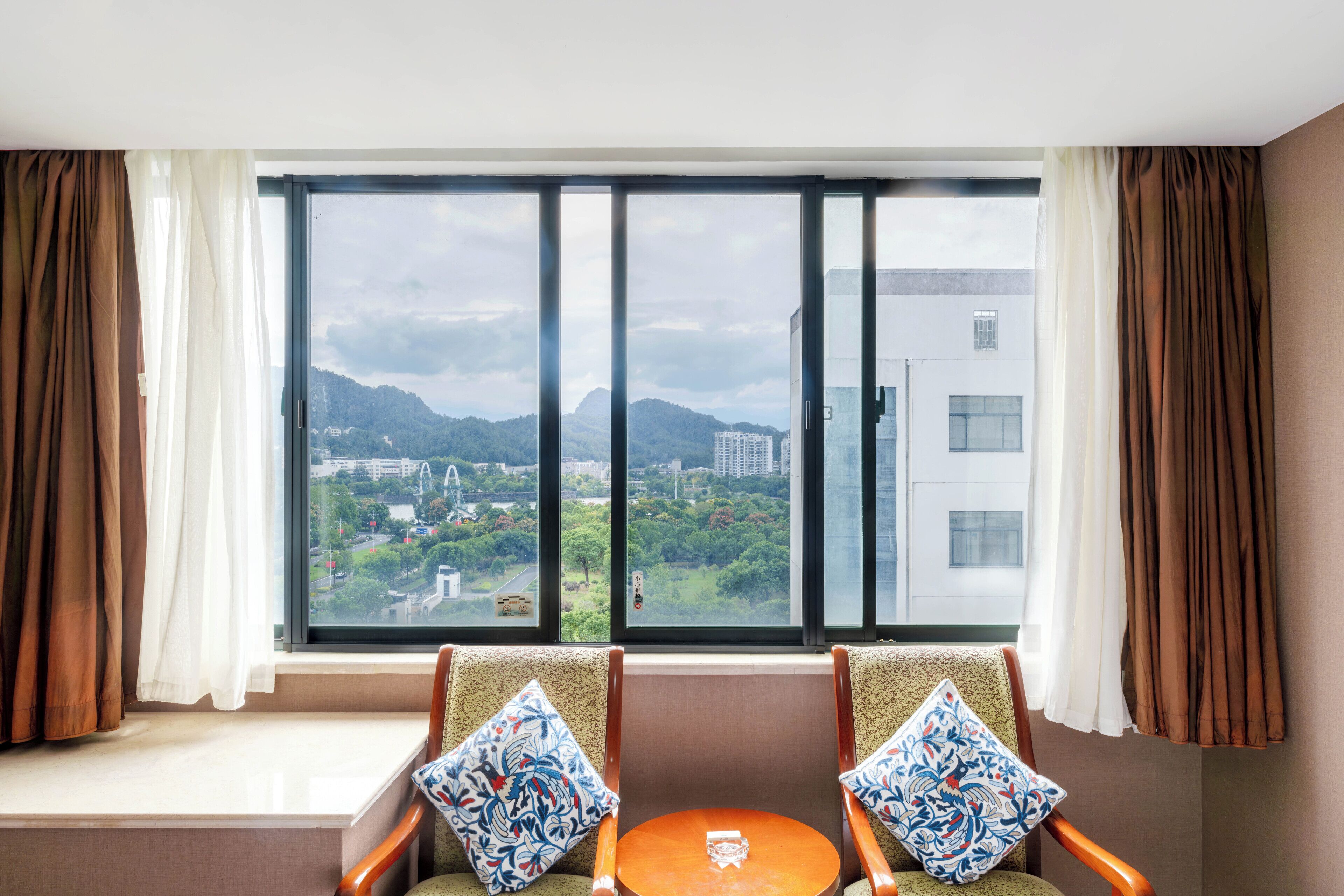 Comfort Twin Room | Minibar, desk, blackout drapes, soundproofing