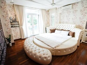 5 bedrooms, premium bedding, pillow-top beds, in-room safe - 5 Bedrooms Pool Villa w Karaoke (Ho Chi Minh City)
