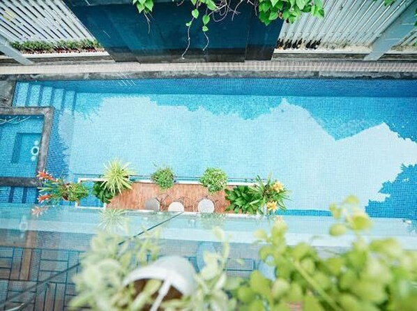 Outdoor pool - 5 Bedrooms Pool Villa w Karaoke (Ho Chi Minh City)