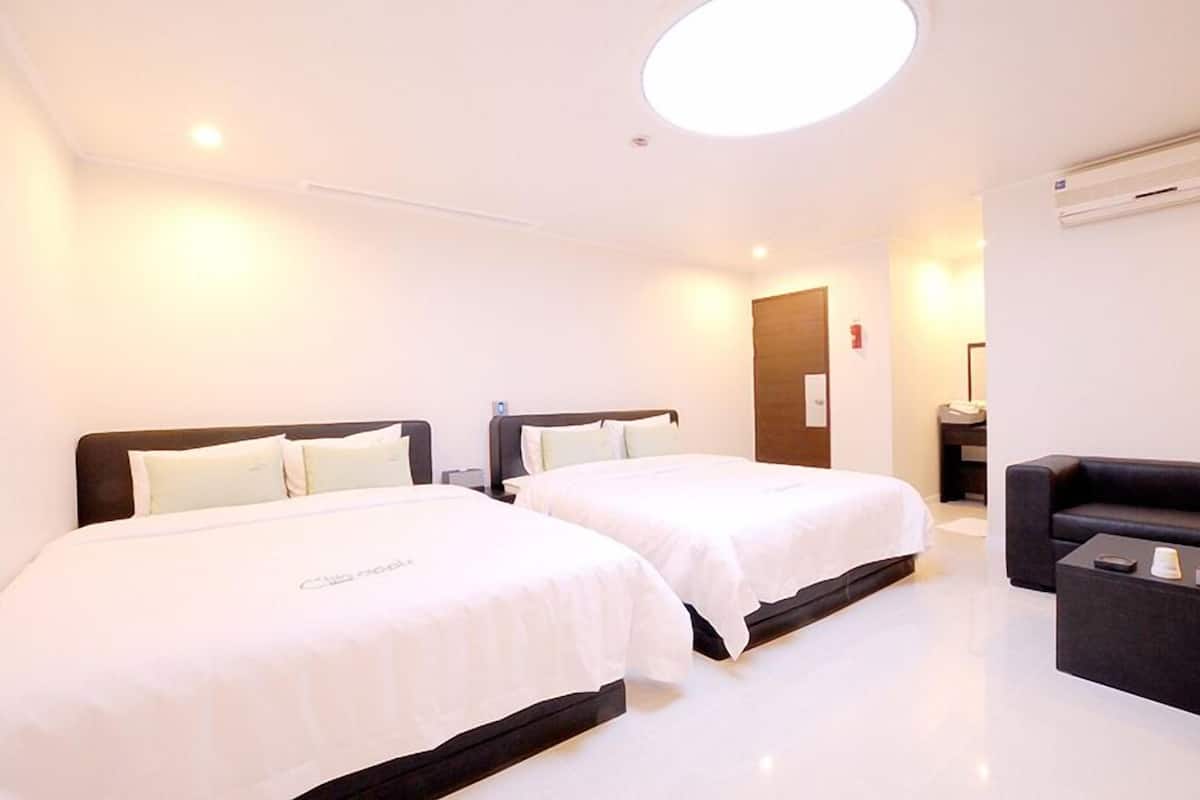 Chambre Familiale | Wi-Fi gratuit