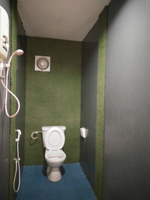 Shower, free toiletries, hair dryer, towels - Transit Room KLIA - Residence Villa (Banting)
