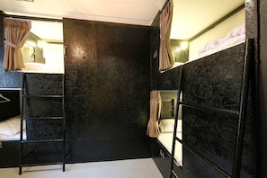 Dortoir Partagé | Bureau, espace de travail pour ordinateur portable, rideaux occultants