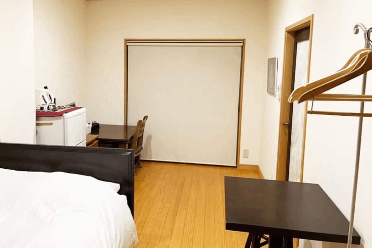 Tek Kişilik Oda | Masa, ücretsiz kablosuz İnternet, çarşaf takımı