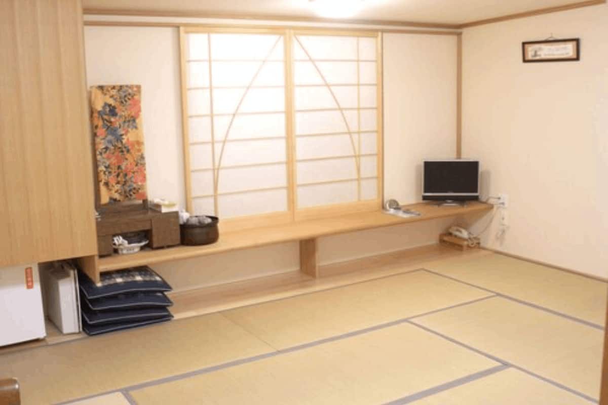 Superior Japanese Style Room, Non Smoking | Desk, free WiFi, bed sheets
