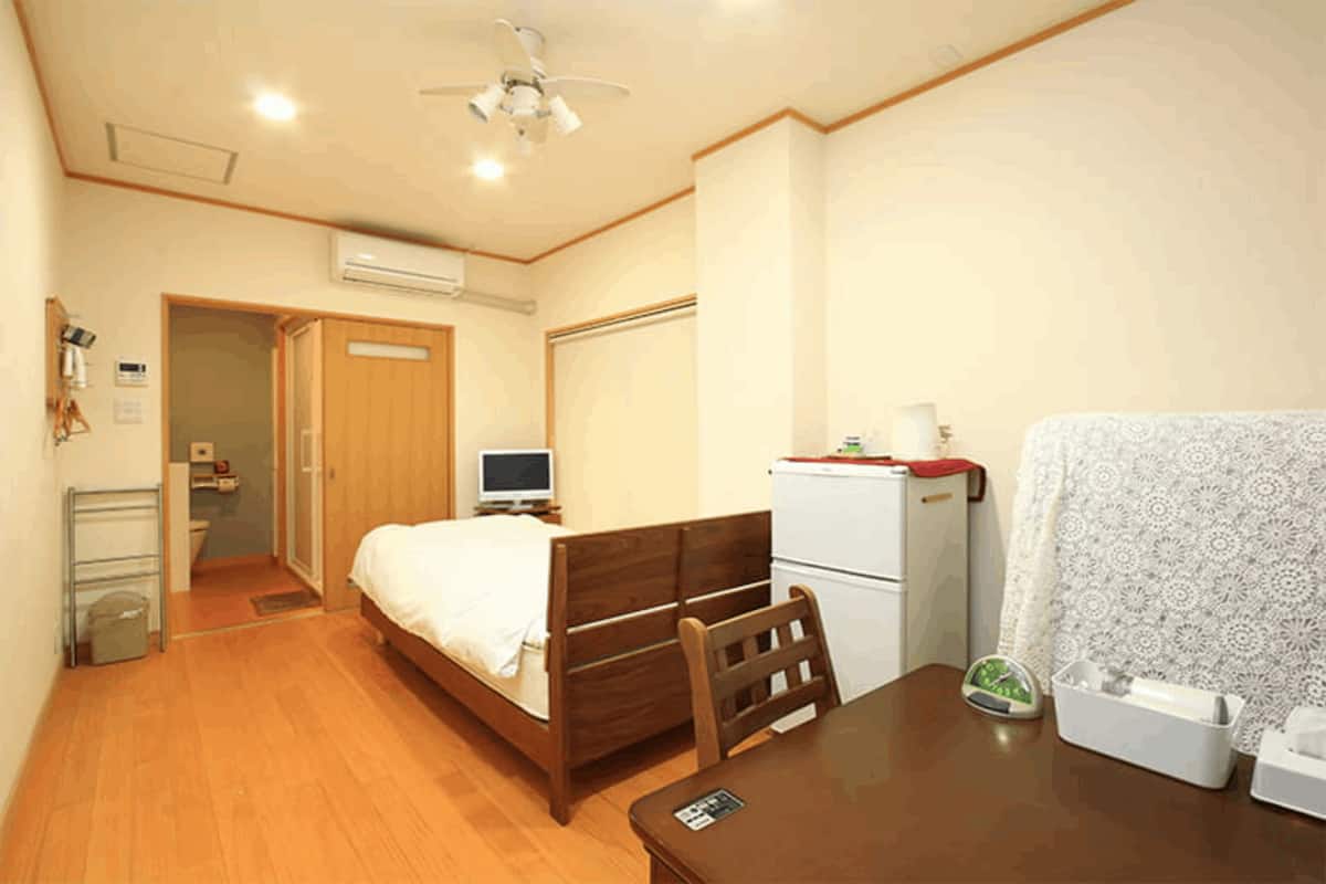 Tek Kişilik Oda | Masa, ücretsiz kablosuz İnternet, çarşaf takımı