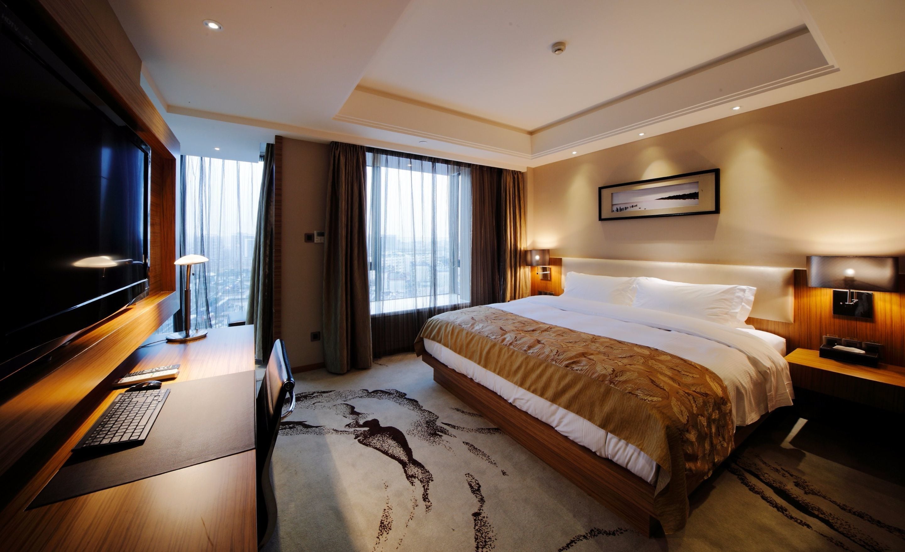 superior double room | minibar, in-room safe, desk, laptop workspace