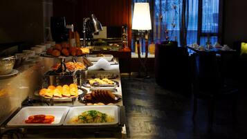 Daily buffet breakfast for a fee