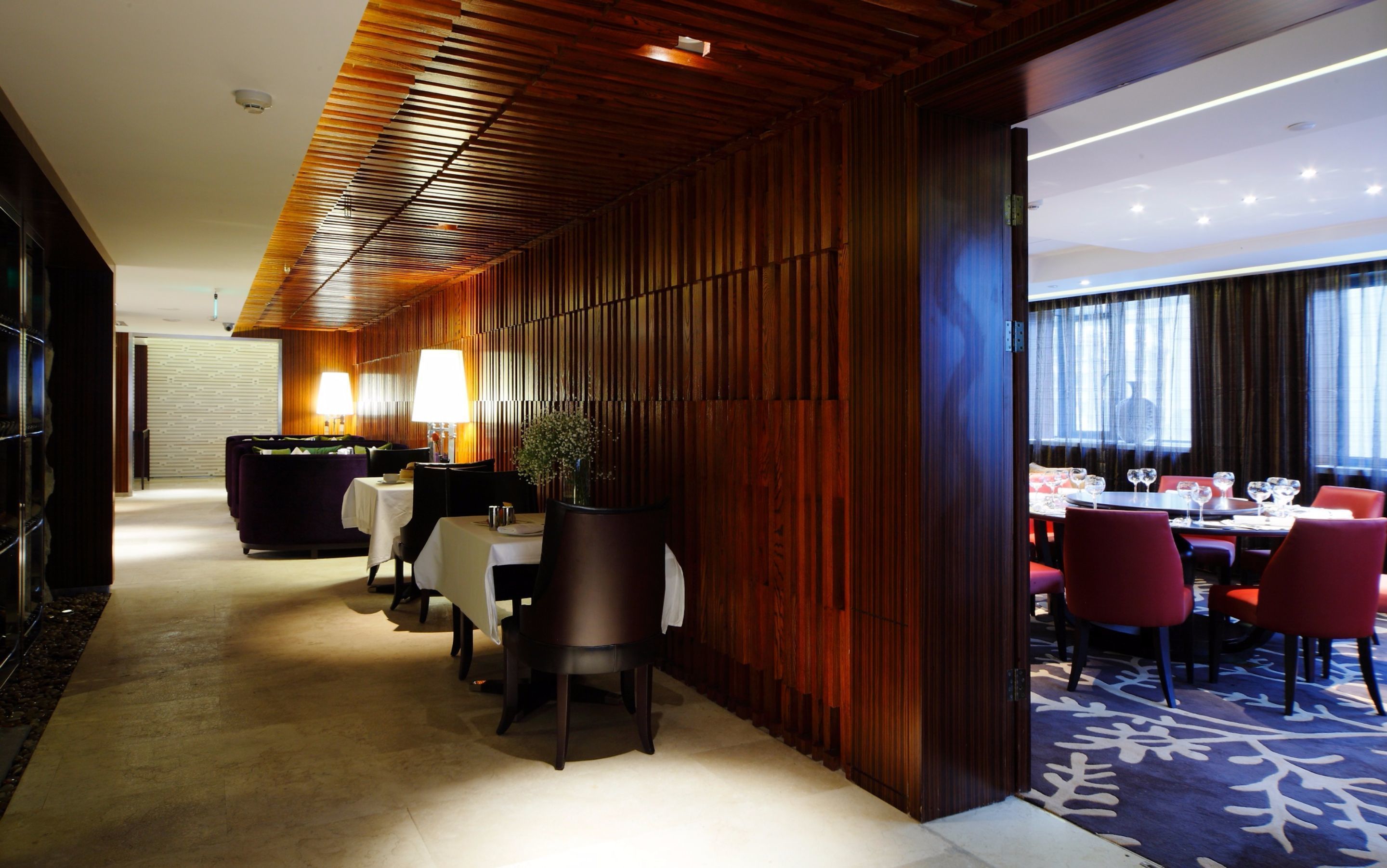 breakfast, lunch, dinner served; international cuisine