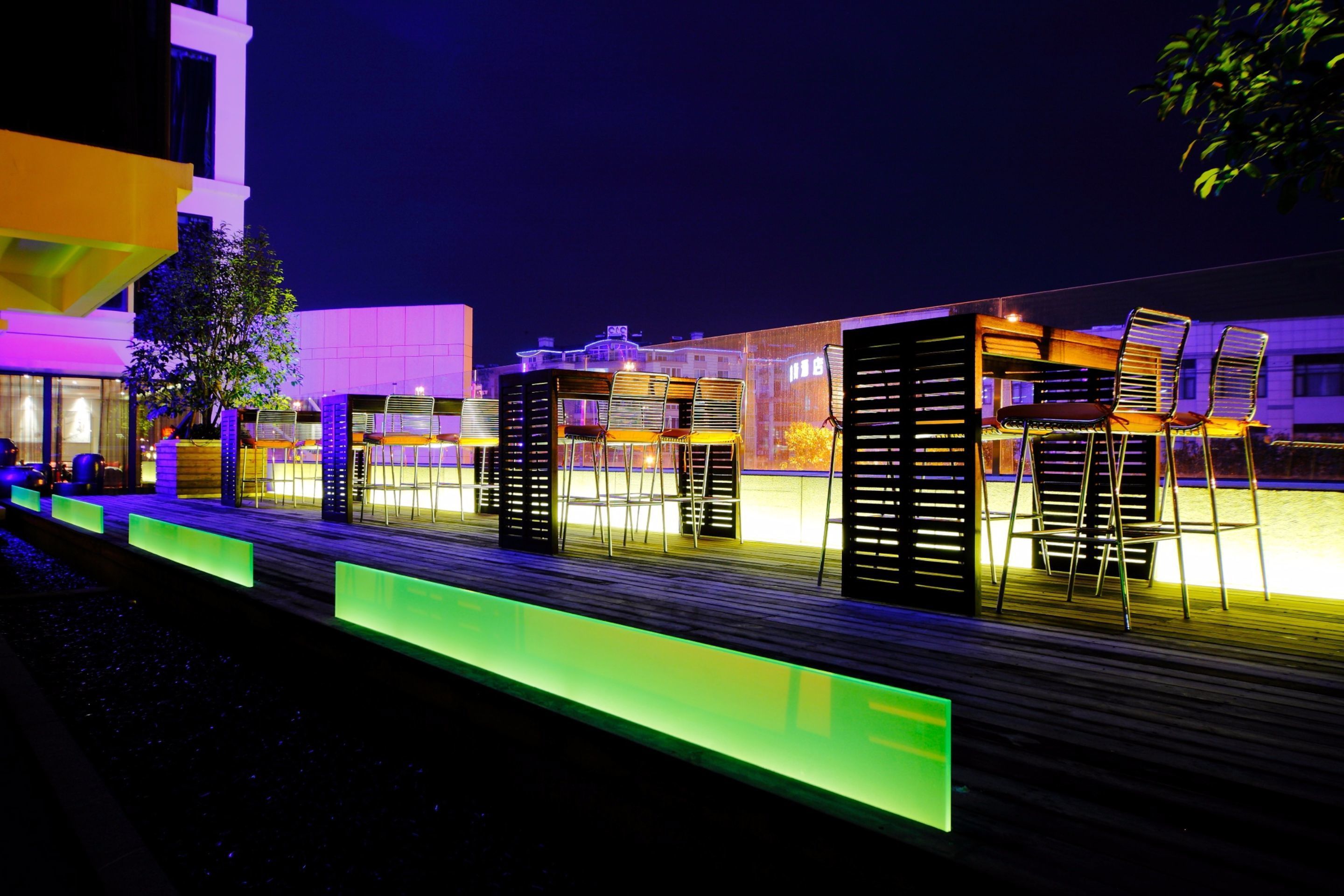 Breakfast, lunch, dinner served; international cuisine 