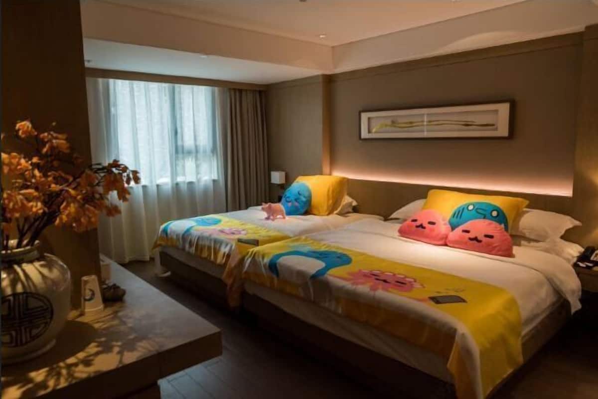 Bar mini, peti besi dalam bilik, meja, ruang kerja komputer riba