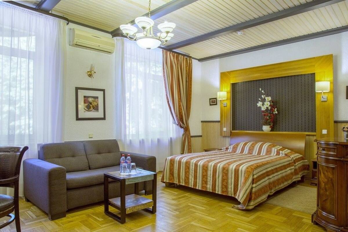 Family Double Room | Bar mini, peti besi dalam bilik, meja, seterika/papan seterika