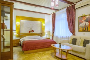 Kamar Double Keluarga | Minibar, brankas, meja kerja, dan setrika/meja setrika