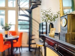 Superior Duplex, Private Bathroom | Living area - Le Rétro Mirabeau - Maison de Famille (Narbonne)