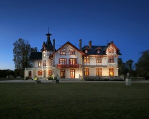 Façade de l’hébergement - soirée/nuit