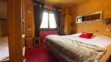 1 bedroom, premium bedding, desk, blackout drapes
