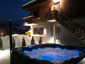 Outdoor spa tub - L'Oxygene (Les Avanchers-Valmorel)