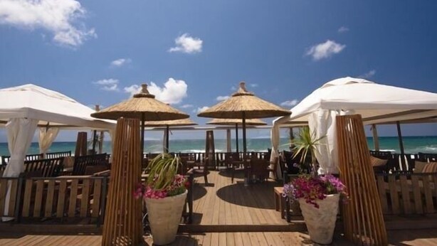 Outdoor dining - Hotel Esperanza (Preveza)