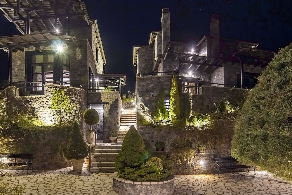 Ostra Menalon Luxury Suites