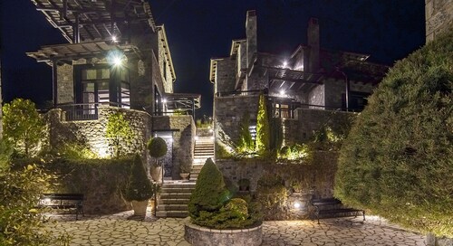 Ostra Menalon Luxury Suites