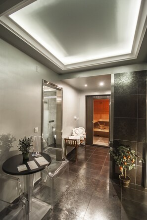 Interior detail - Ostra Menalon Luxury Suites (Tripoli)