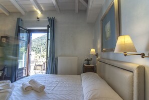 Minibar, soundproofing, free WiFi, bed sheets - Ostra Menalon Luxury Suites (Tripoli)