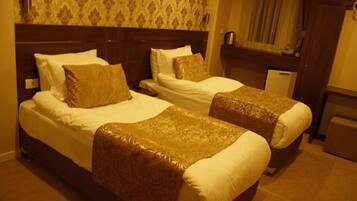 Kamar Double atau Twin Standar | Minibar, brankas, meja kerja, dan Wi-Fi gratis