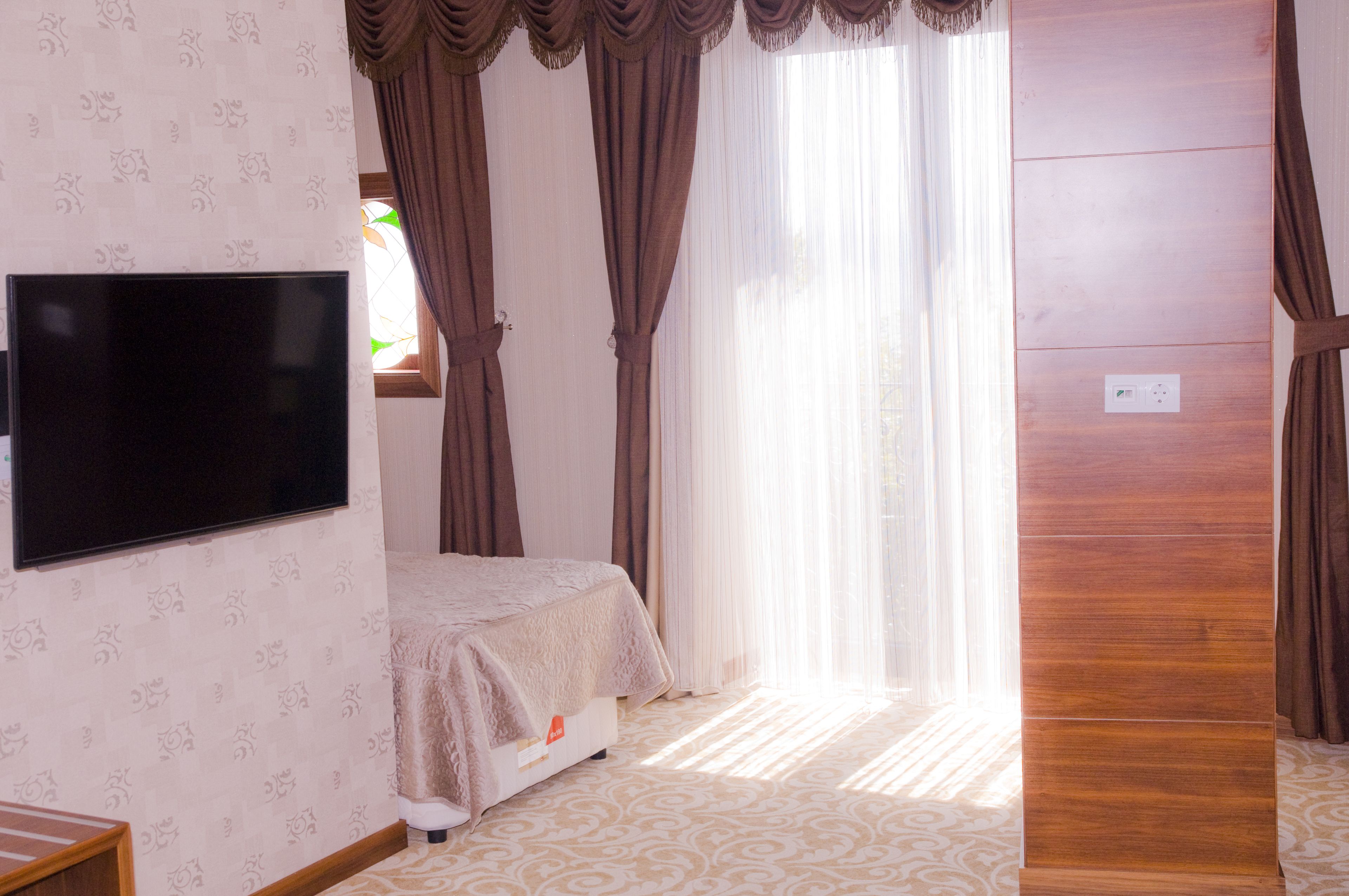 Deluxe Triple Room | Premium bedding, minibar, desk, soundproofing