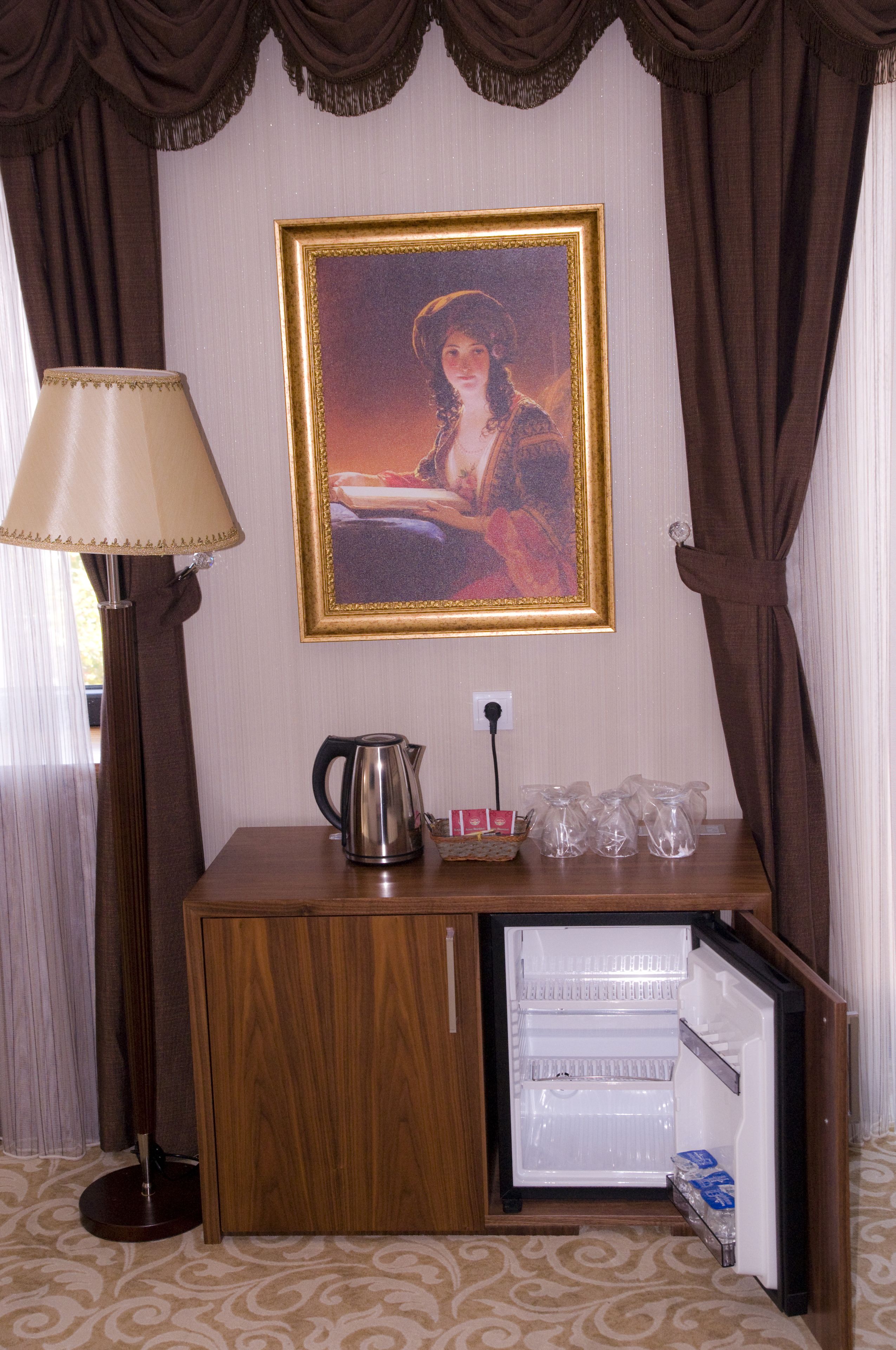 deluxe triple room | mini fridge