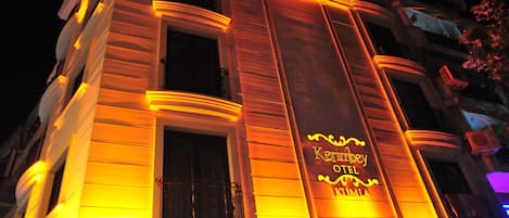 Façade de l’hébergement - soirée/nuit